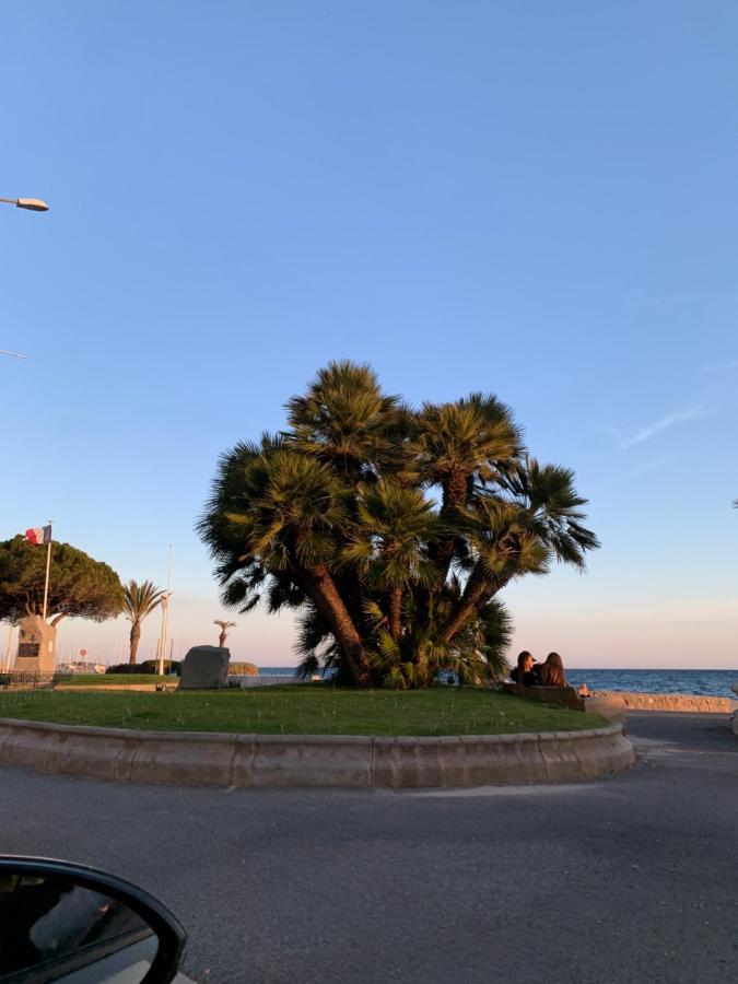 Couleurs Des Iles , Fréjus-plage * Fréjus